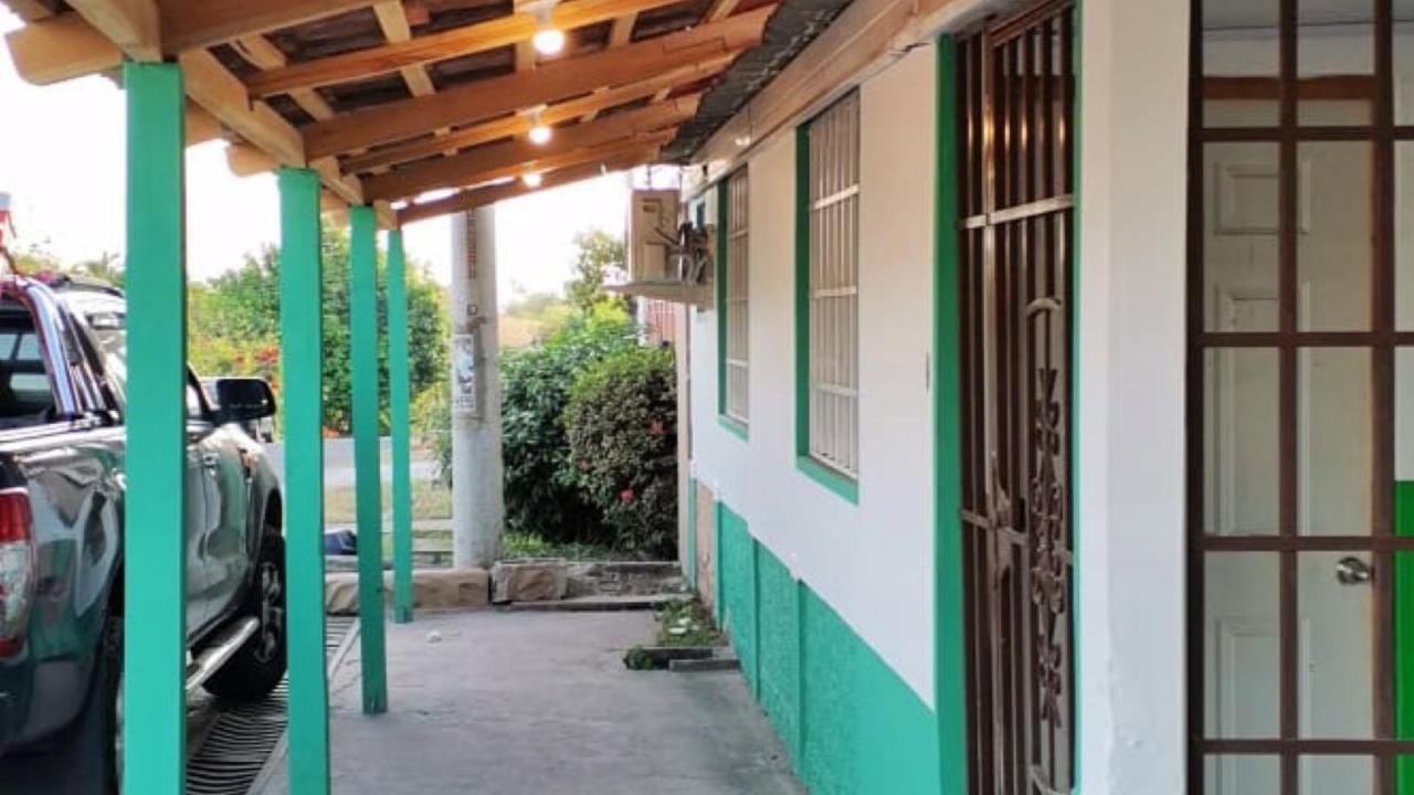 Hostel Travelers צ'יטרה מראה חיצוני תמונה