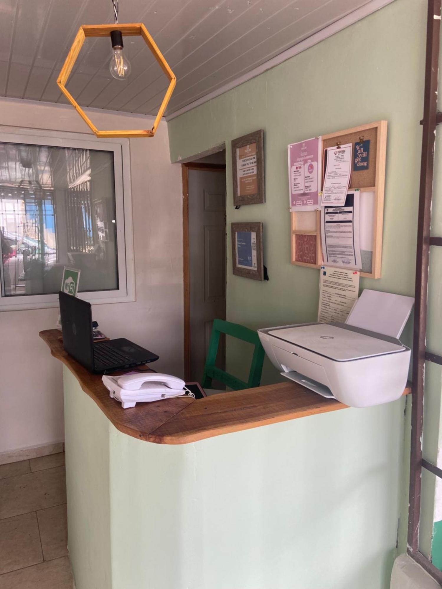 Hostel Travelers צ'יטרה מראה חיצוני תמונה