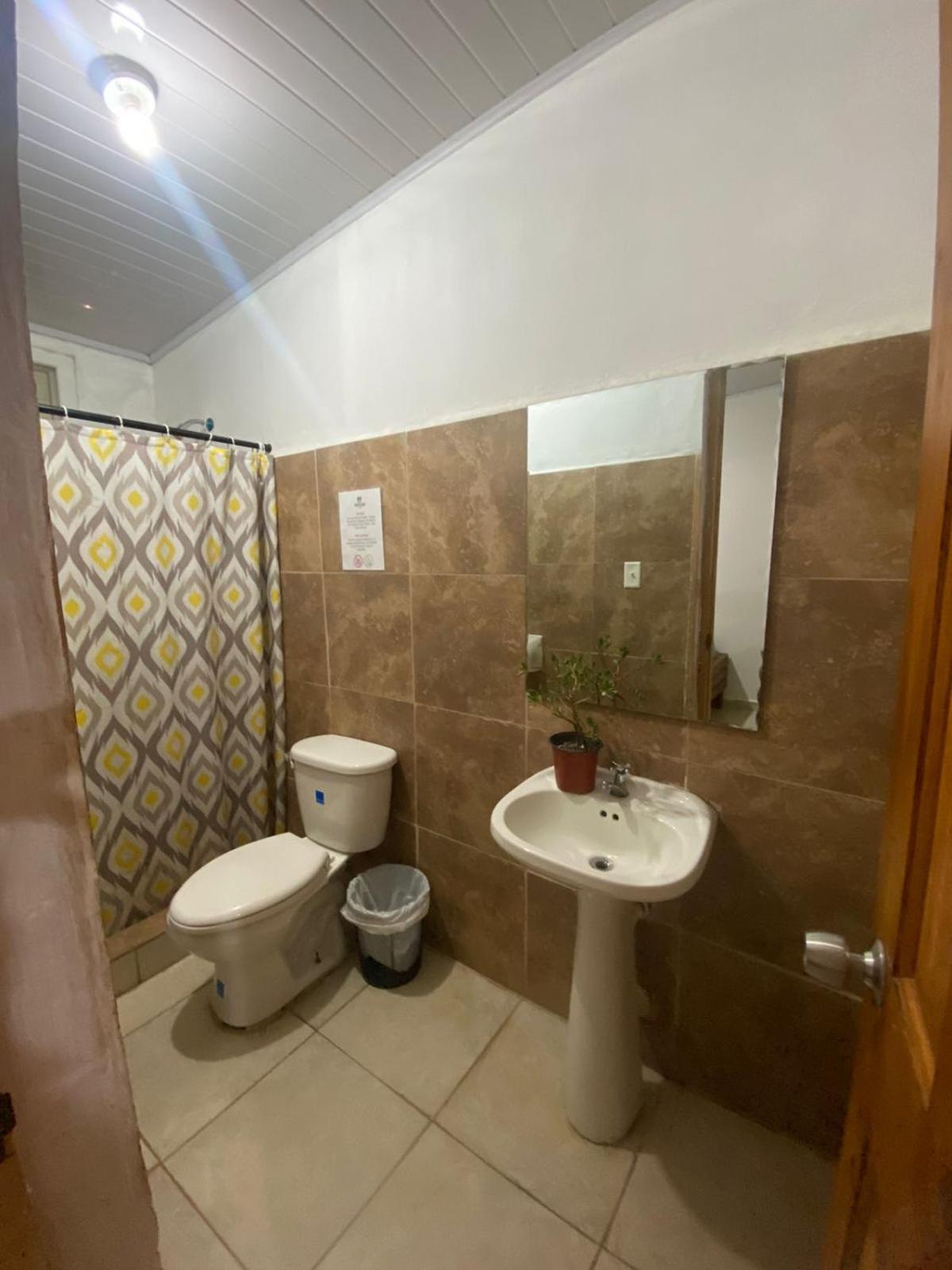 Hostel Travelers צ'יטרה מראה חיצוני תמונה