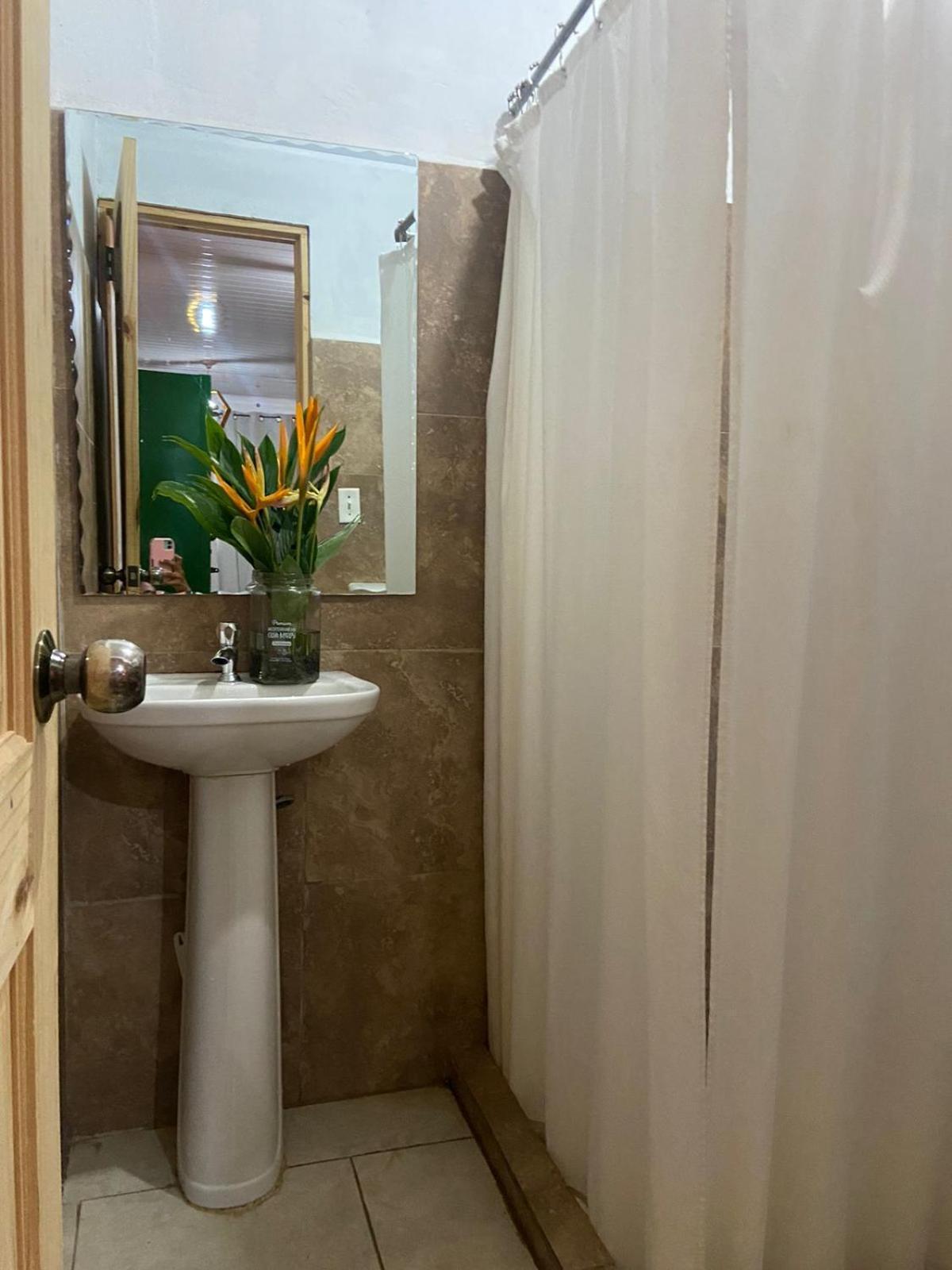 Hostel Travelers צ'יטרה מראה חיצוני תמונה