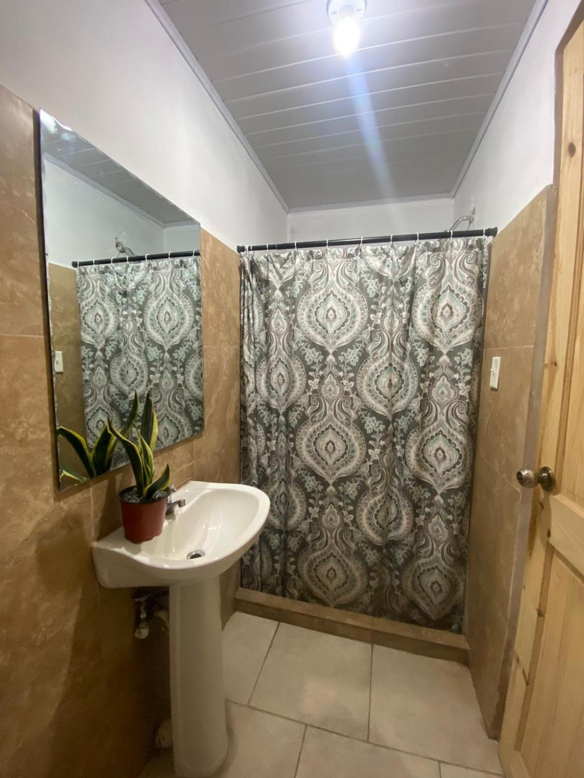Hostel Travelers צ'יטרה מראה חיצוני תמונה