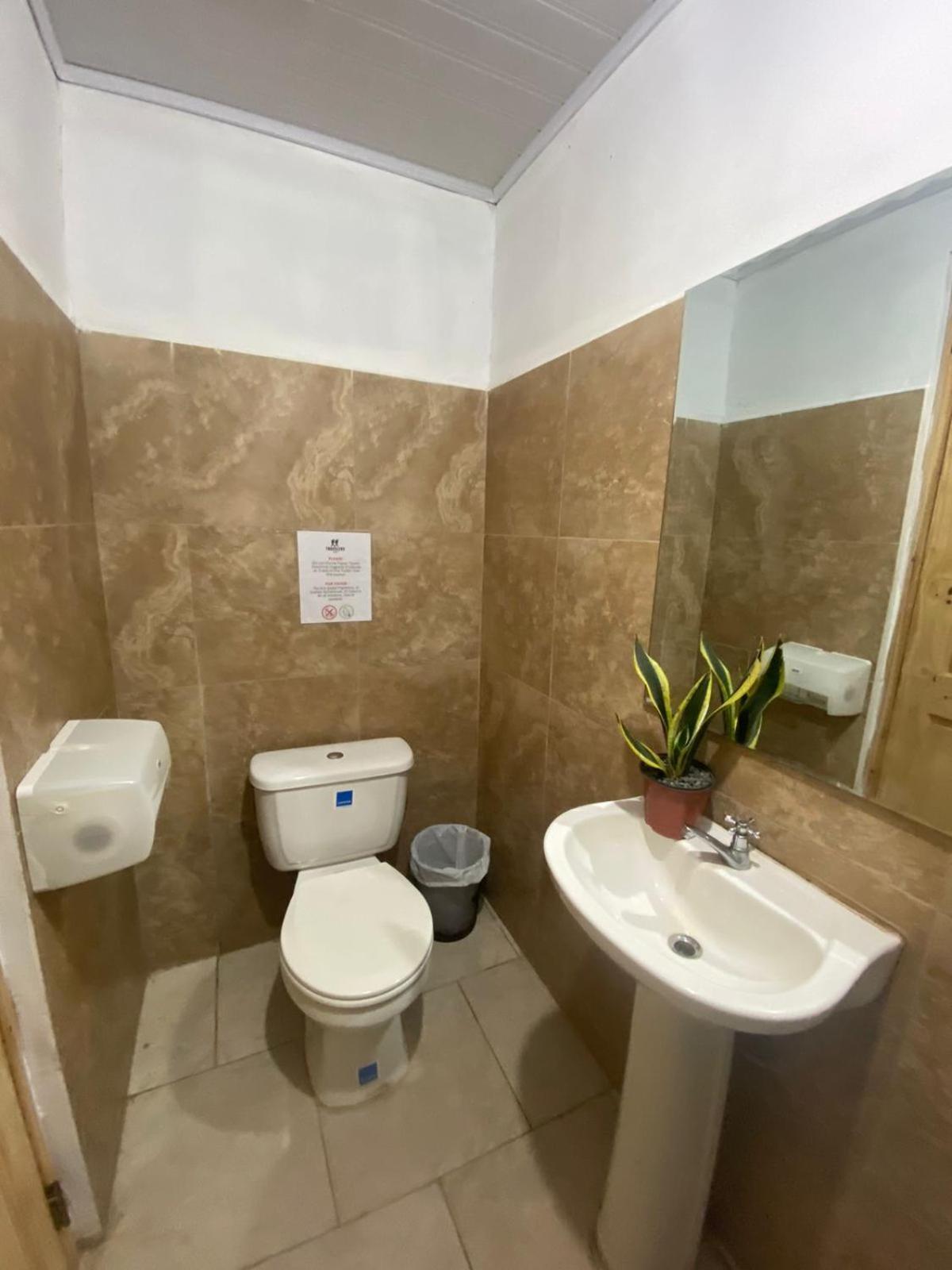 Hostel Travelers צ'יטרה מראה חיצוני תמונה